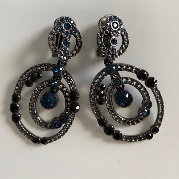 Oscar de la Renta crystal clip ons - Picture 6 of 8